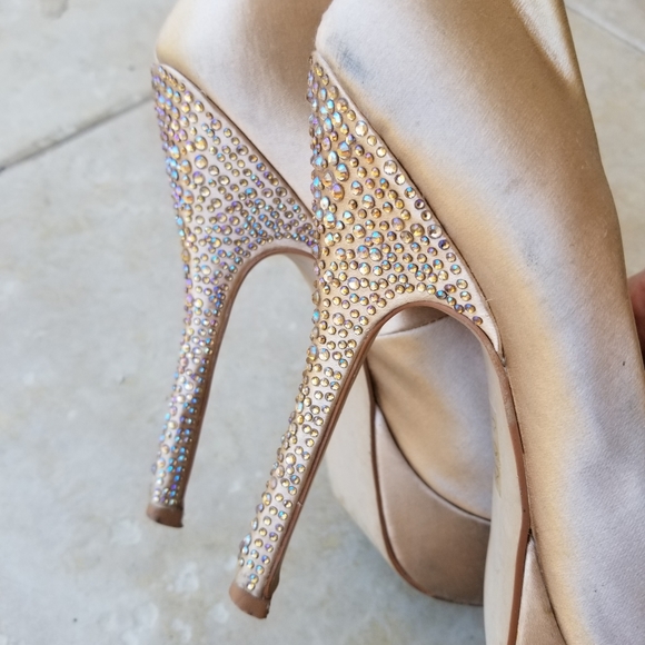 Steve Madden Partyy-R Rhinestone Platform Pump - Picture 7 of 8